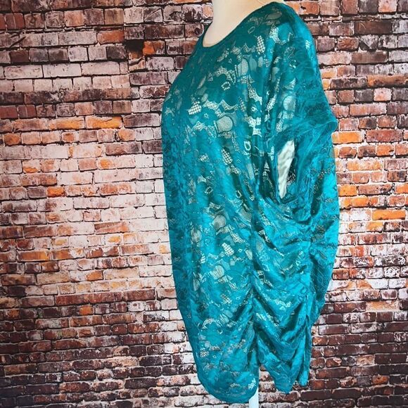 NWT Torrid Stretchy Lace Top - Picture 5 of 9